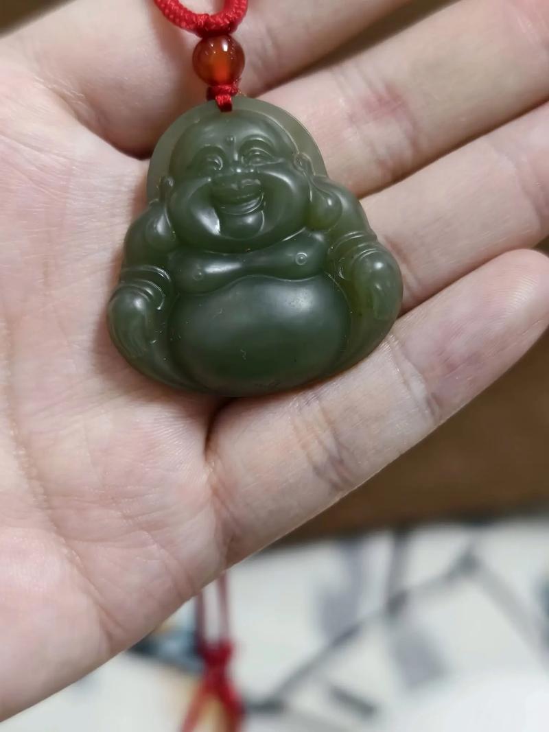 翡翠手镯——时尚与传统的完美结合